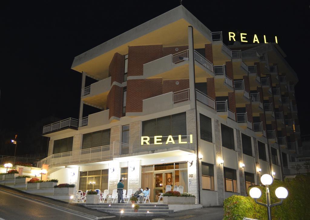 Hotel Reali تْشيانشانو  تيرمي المظهر الخارجي الصورة