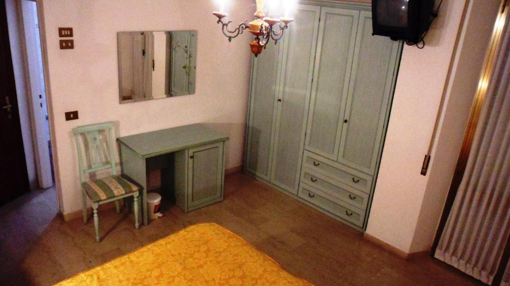 Hotel Reali تْشيانشانو  تيرمي الغرفة الصورة