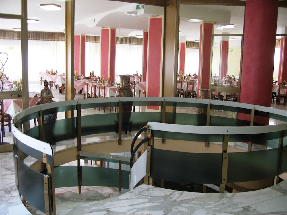 Hotel Reali تْشيانشانو  تيرمي المظهر الخارجي الصورة