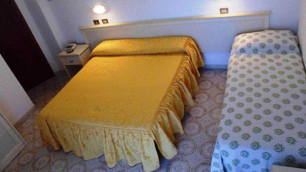 Hotel Reali تْشيانشانو  تيرمي الغرفة الصورة